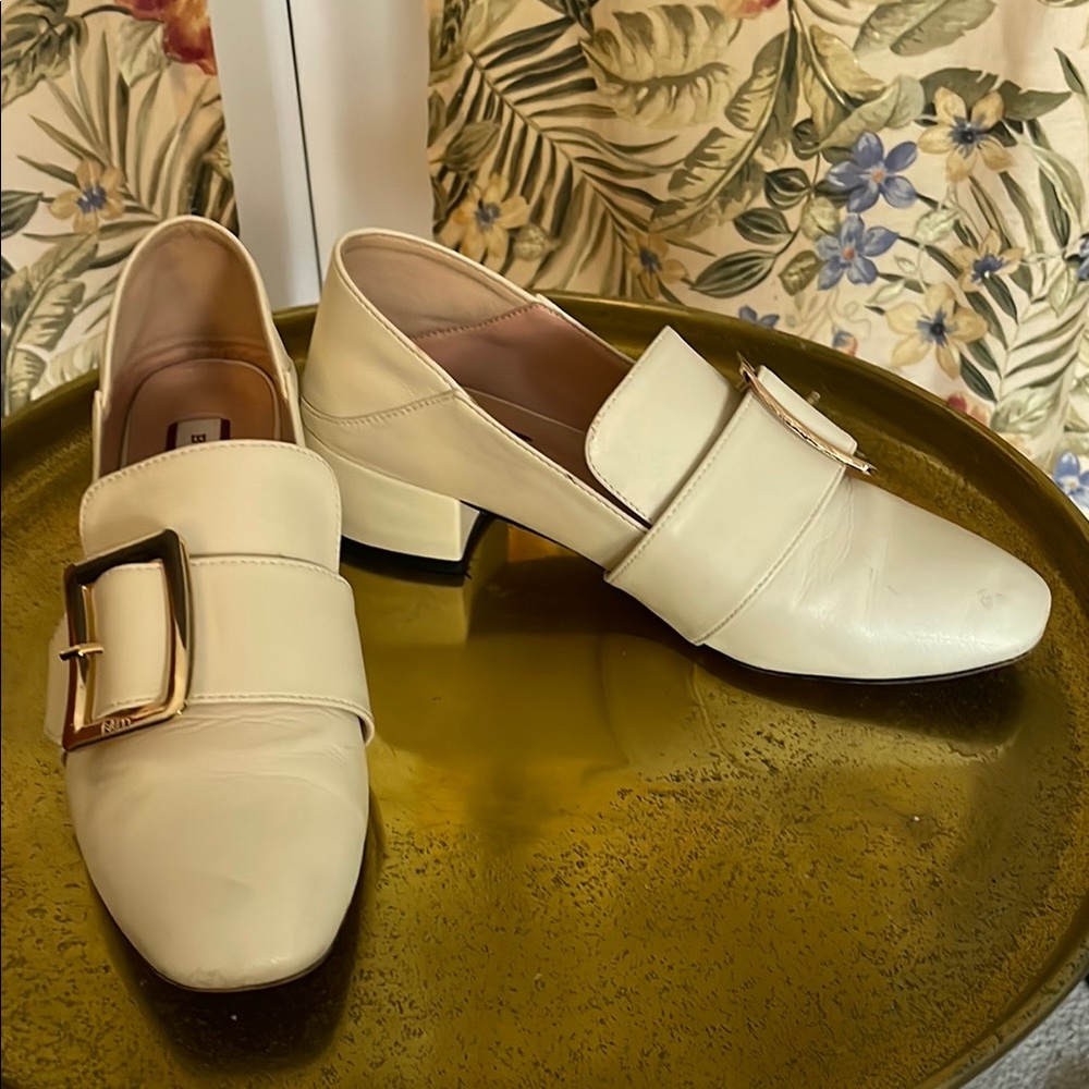 Bally Janelle Elegant Creamy White Buckle Loafers Sz EU36